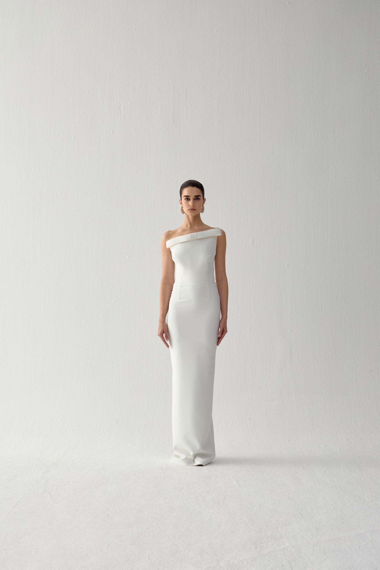 FUJI MAXI BOW DRESS IN PALAIS DE TOKYO